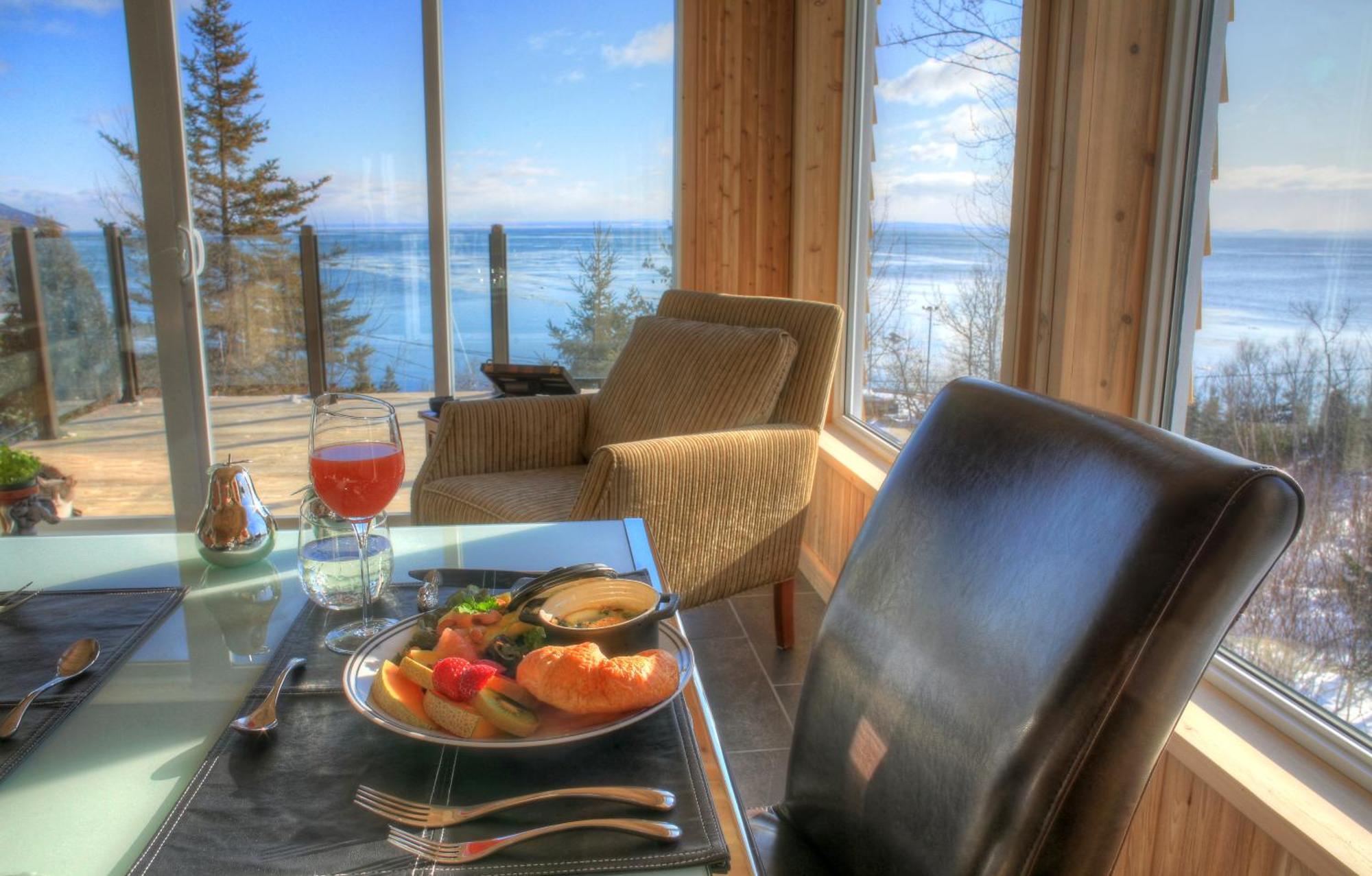 Auberge Des Eaux Vives La Malbaie Eksteriør billede